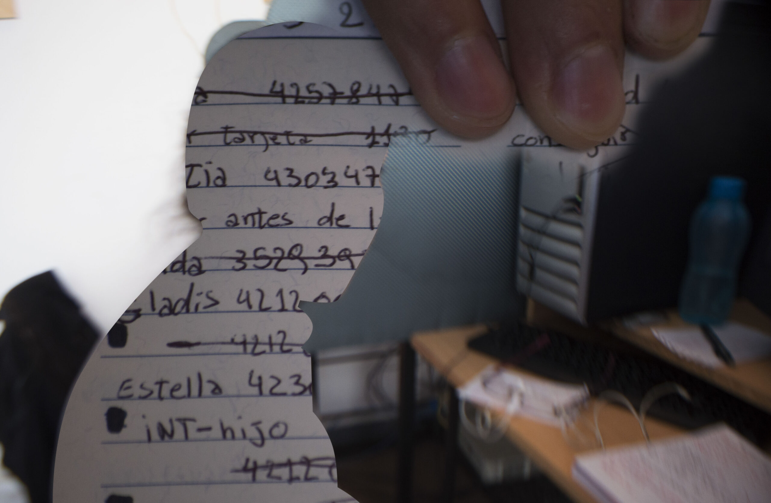 Auriculares y herramientas de trabajo